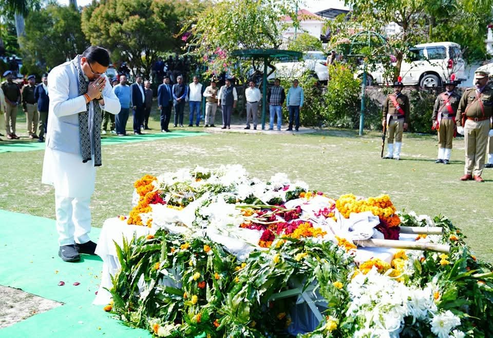 सीएम धामी ने दिवंगत आईपीएस केवल खुराना को दी श्रद्धांजलि