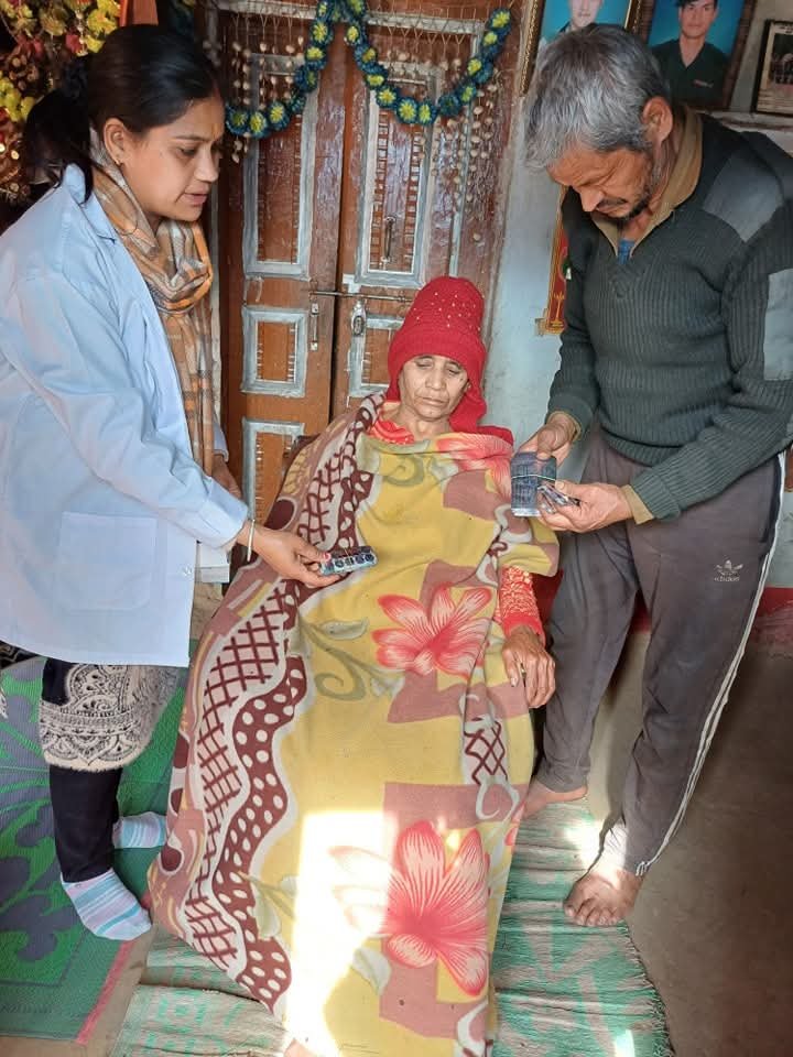 सीएम के निर्देश पर साराकोट गांव की महेश्वरी देवी का इलाज