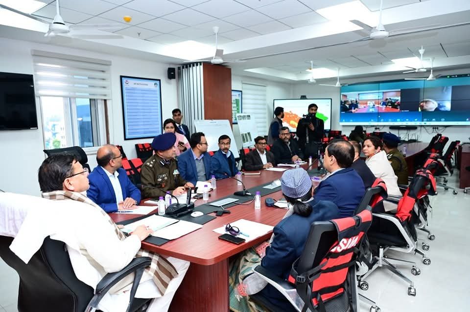 चमोली रेस्क्यू ऑपरेशन की मॉनिटरिंग कर रहे सीएम धामी