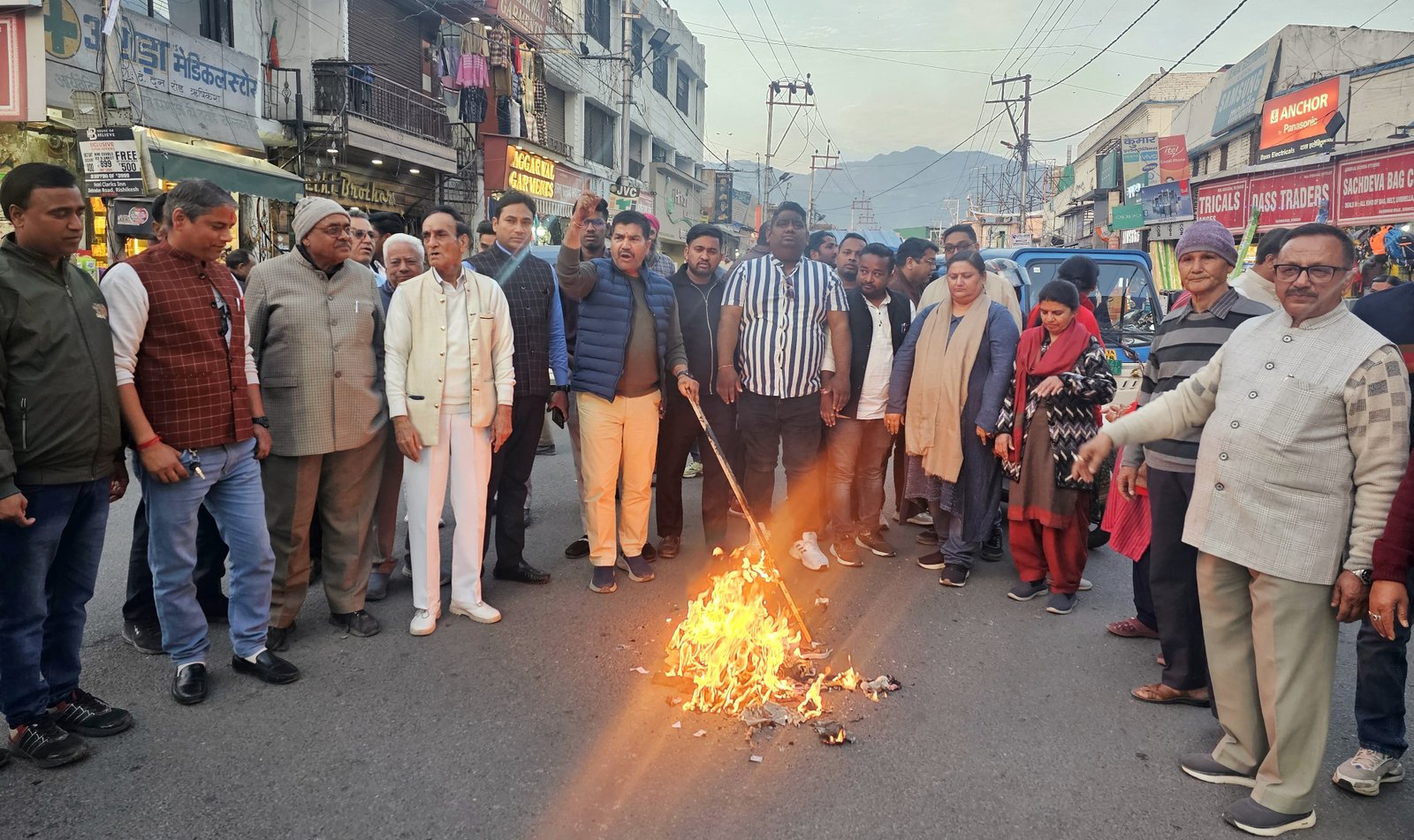 कांग्रेस ने की प्रेमचंद अग्रवाल को कैबिनेट से बर्खास्त करने की मांग