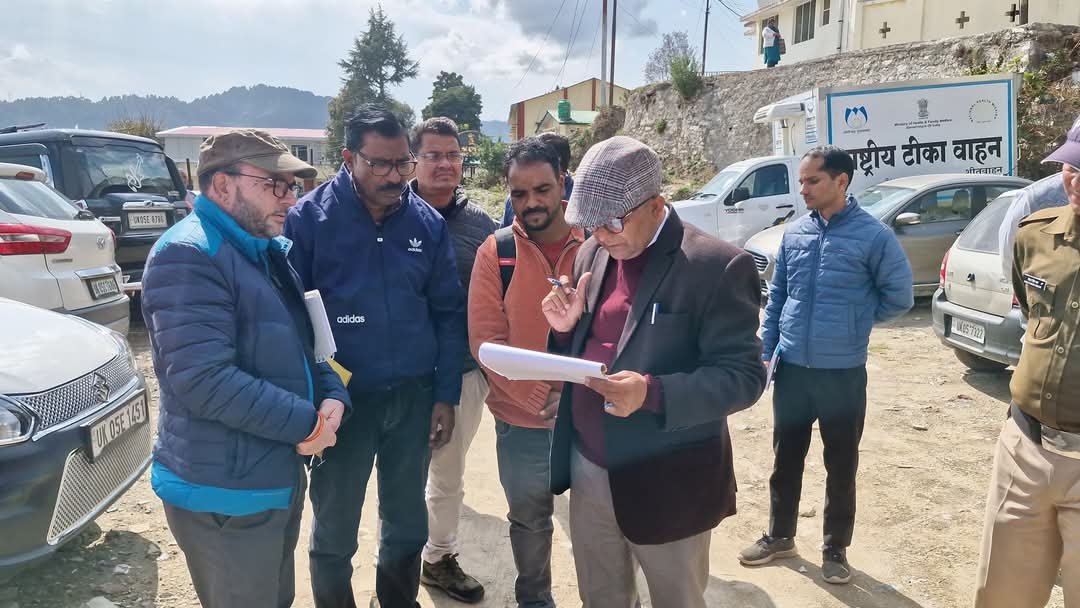 डीएम पिथौरागढ़ ने लिया निर्माण कार्यों का जायजा