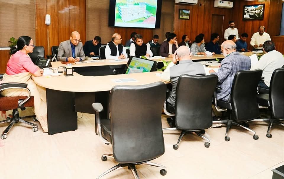 मेडिकल कॉलेजों में हेल्थ इंस्फ्रास्ट्रक्चर को लेकर सीएस के निर्देश