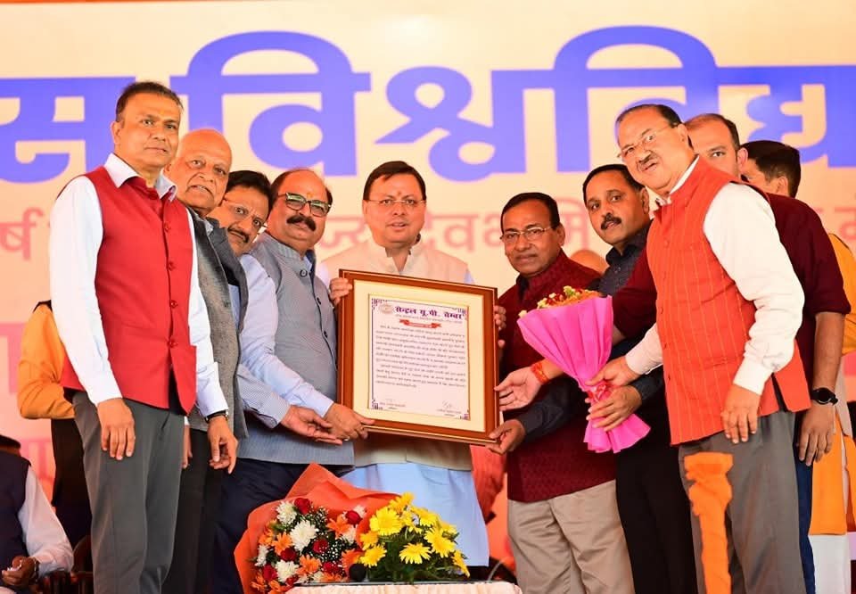 धामी ने यूपी के बरेली जाकर गिनाईं अपनी सरकार की उपलब्धियां