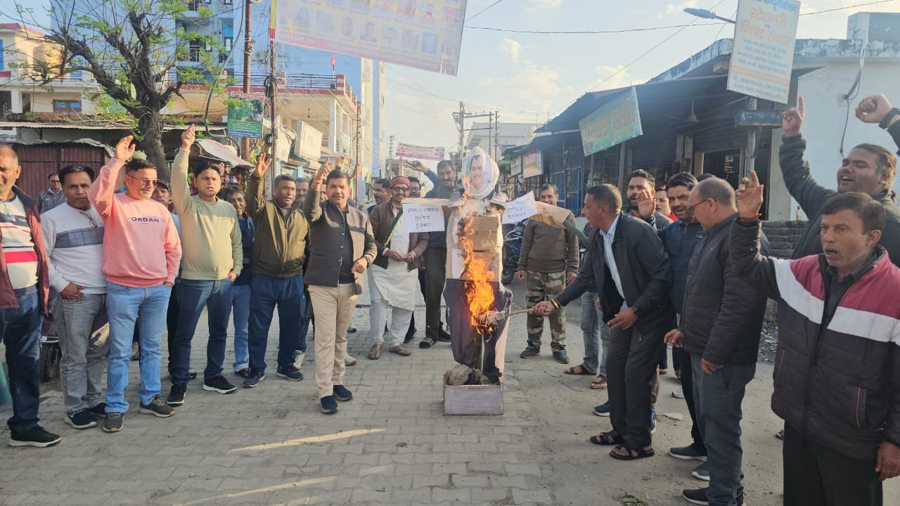 ऋषिकेश में प्रेमचंद अग्रवाल के खिलाफ प्रदर्शन मांगा इस्तीफा