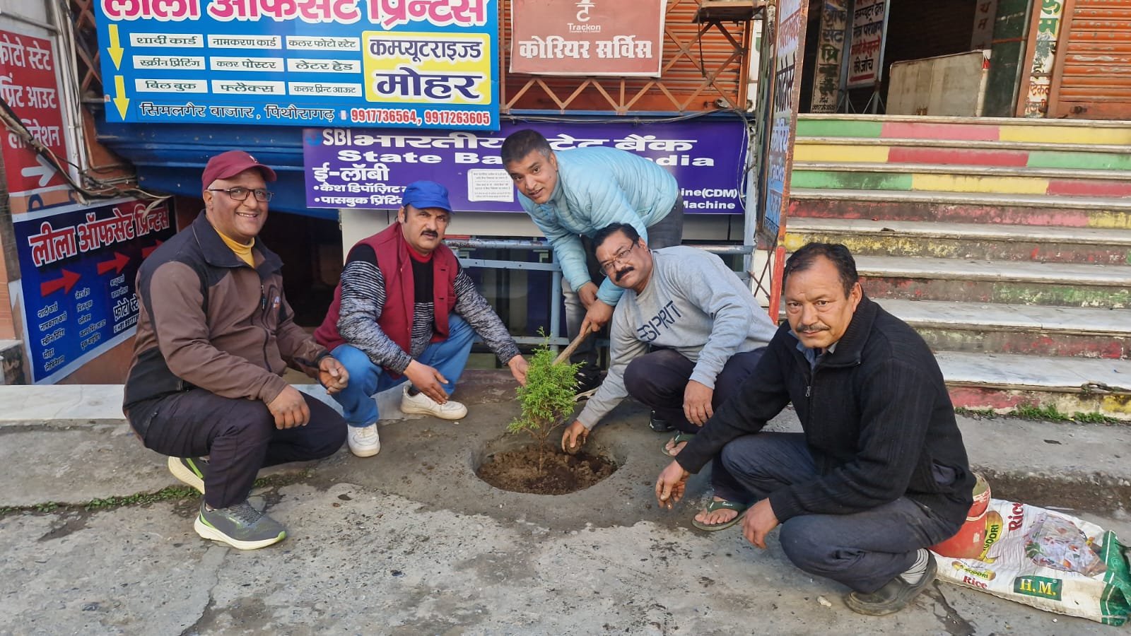लगातार 240 वें दिन पौधरोपण आंदोलन कर्मचारियों की नियमितीकरण की मांग