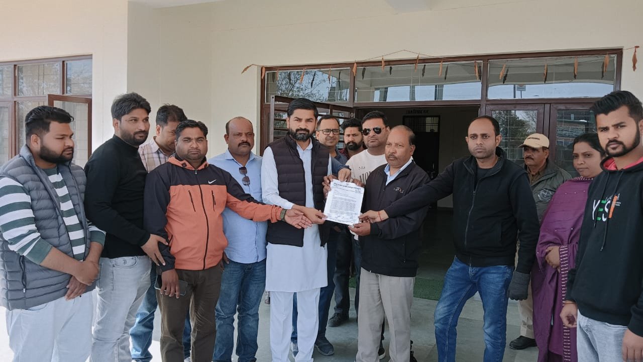 डोईवाला में रेलवे के खिलाफ कांग्रेस का प्रदर्शन