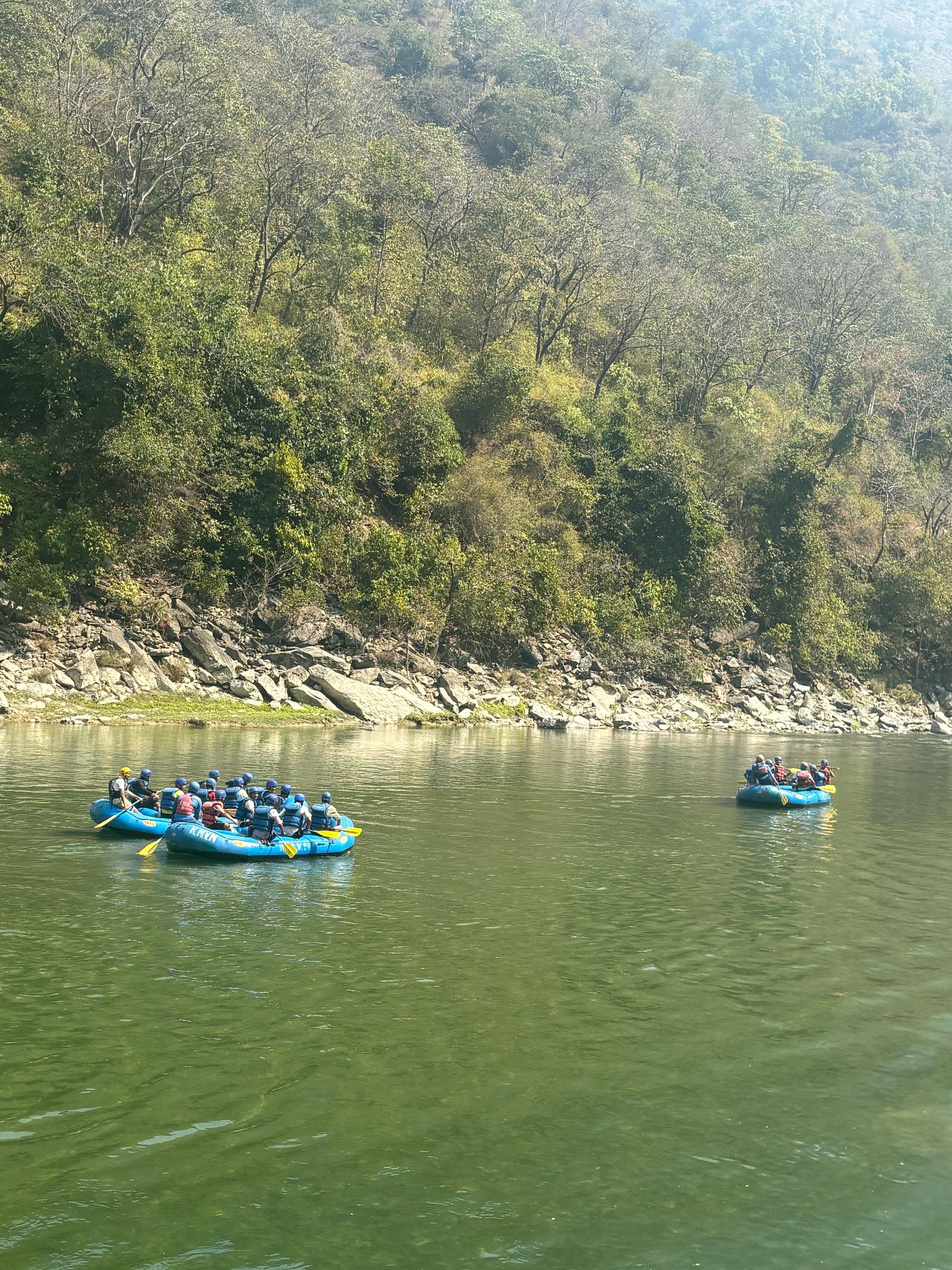 कनालीछीना ब्लॉक में छात्रों को दी जा रही रिवर राफ्टिंग की ट्रेनिंग
