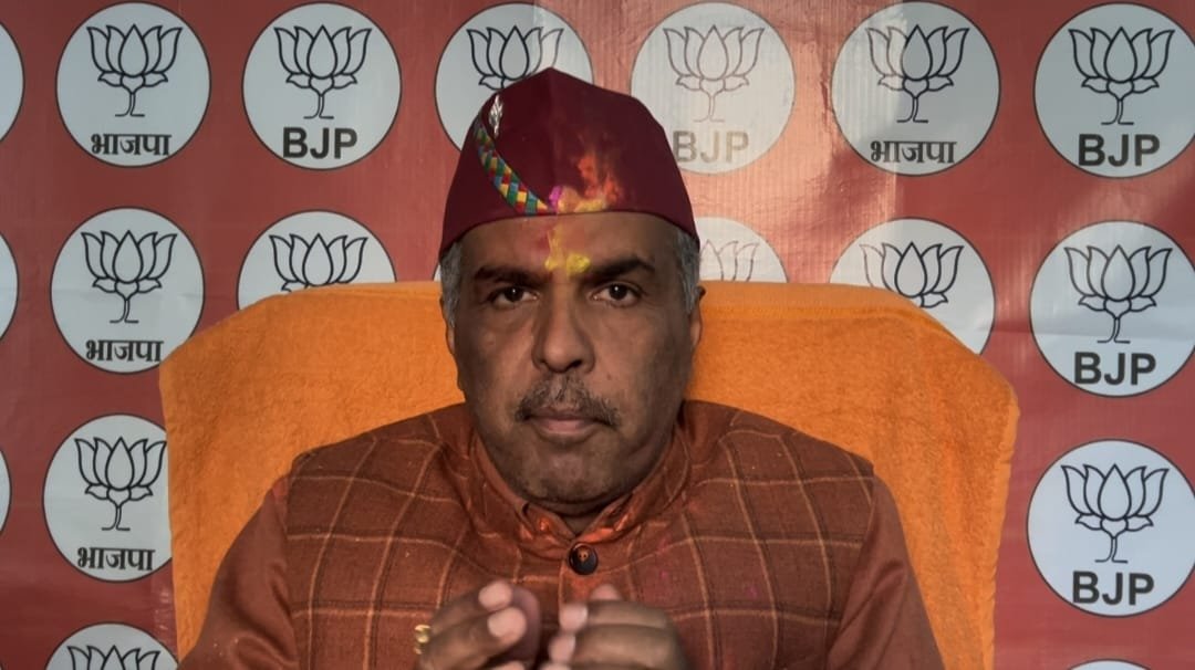 महेंद्र भट्ट का पुतला पटाखों से उड़ाए जाने पर बीजेपी प्रवक्ता सुरेश जोशी ने जताई आपत्ति सरकार से की कड़ी कार्रवाई करने की मांग