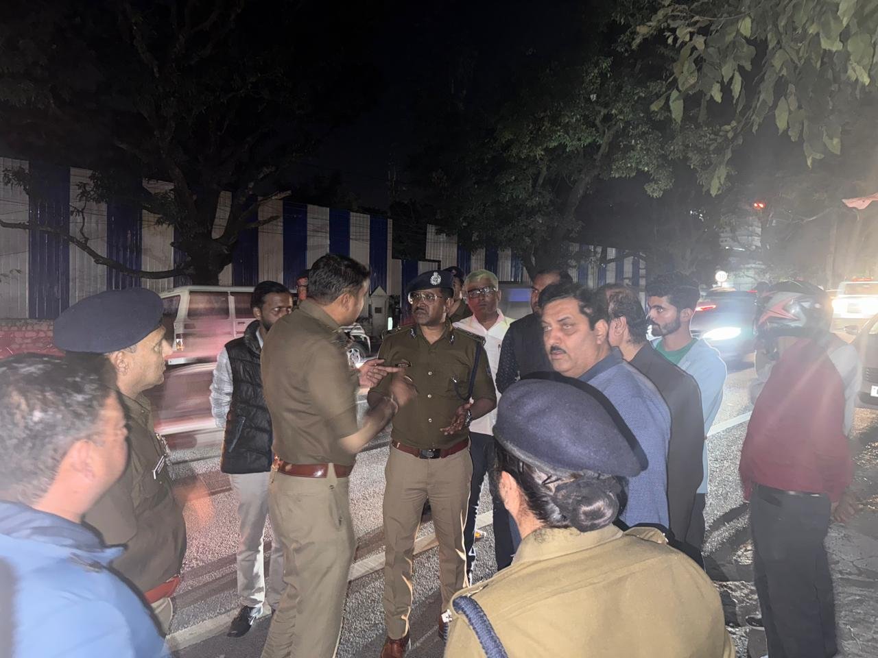 देहरादून में तेज रफ्तार कार का कहर 4 लोगों की मौत 2 घायल