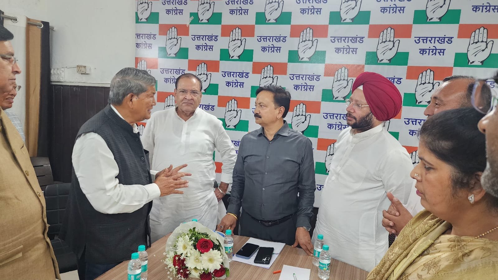 देहरादून में कांग्रेस की बैठक सरकार की नाकामी उजागर करने पर मंथन मेरा वोट मेरा अधिकार अभियान में लाई जाएगी तेजी