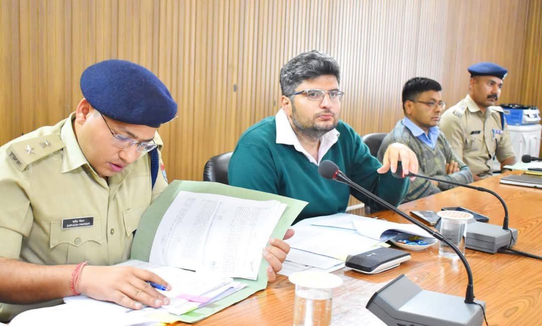 चारधाम यात्रा की तैयारियां तेज चमोली के डीएम ने बैठक में दिए कई निर्देश