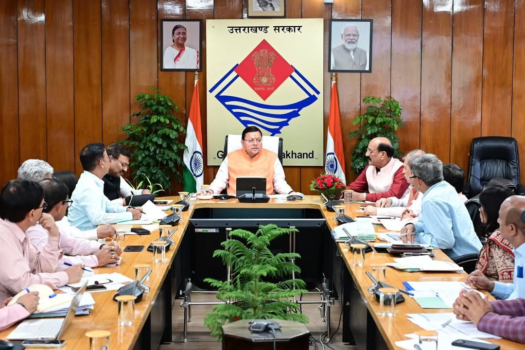 मुख्यमंत्री पुष्कर सिंह धामी ने की ऊर्जा और वन‌ विभाग की समीक्षा