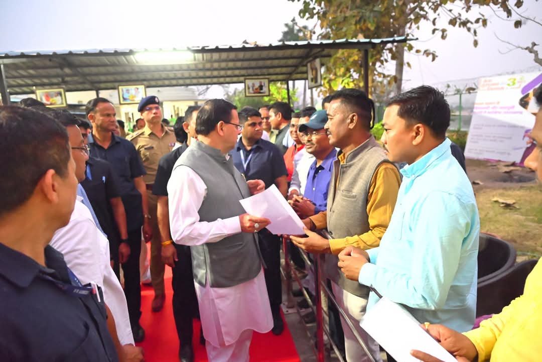 खटीमा कैंप कार्यालय में सीएम धामी ने सुनीं लोगों की समस्याएं