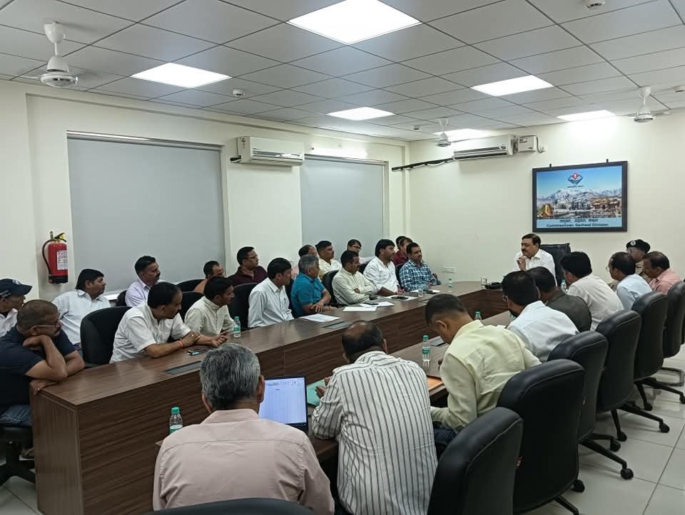 गढ़वाल कमिश्नर की चारधाम यात्रा को लेकर बैठक