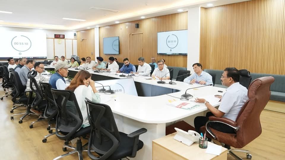 सीएम की घोषणाओं को लेकर मुख्य सचिव की बैठक