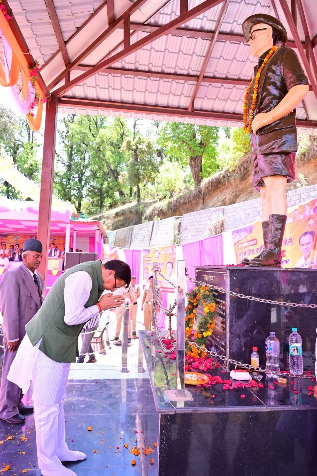 सीएम धामी ने वीर चंद्र सिंह गढ़वाली को किया नमन