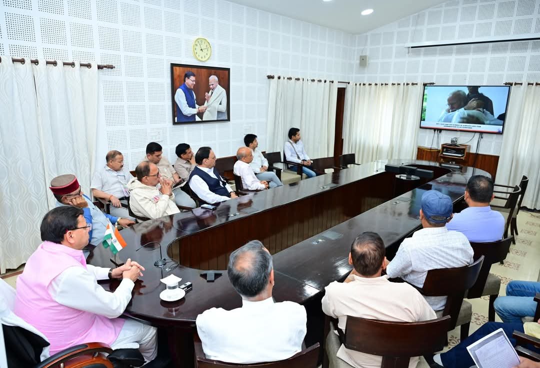 सीएम धामी ने सुनी पीएम मोदी की मन की बात