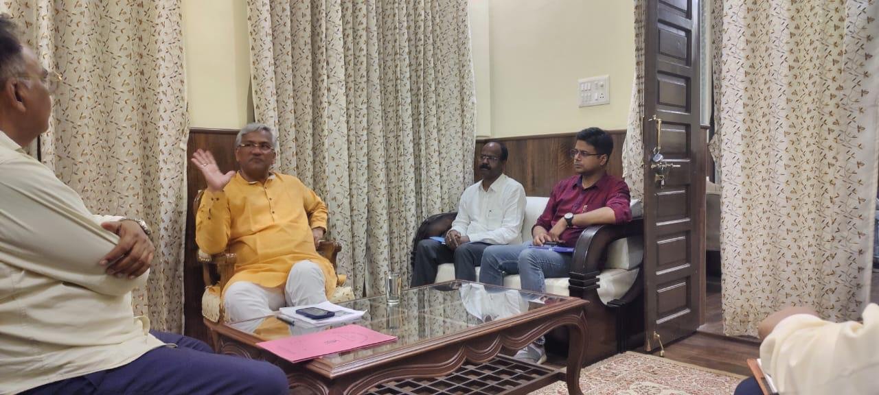 बाण गंगा को पुनर्जीवित करने में जुटे सांसद त्रिवेंद्र रावत