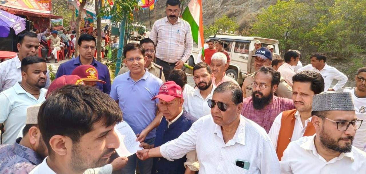 सिंगटाली पुल निर्माण की मांग को लेकर अब कांग्रेस का धरना