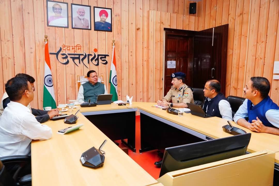सीएम धामी ने अफसरों को दिए सुरक्षा से जुड़े अहम निर्देश सीएम धामी ने अफसरों को दिए सुरक्षा से जुड़े अहम निर्देश