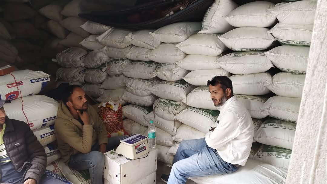 केदारनाथ रूट पर घोड़ा खच्चर वालों से मिले आशुतोष भंडारी प्रशासन से की प्रभावितों को मुआवजा देने की मांग केदारनाथ रूट पर घोड़ा खच्चर वालों से मिले आशुतोष भंडारी प्रशासन से की प्रभावितों को मुआवजा देने की मांग