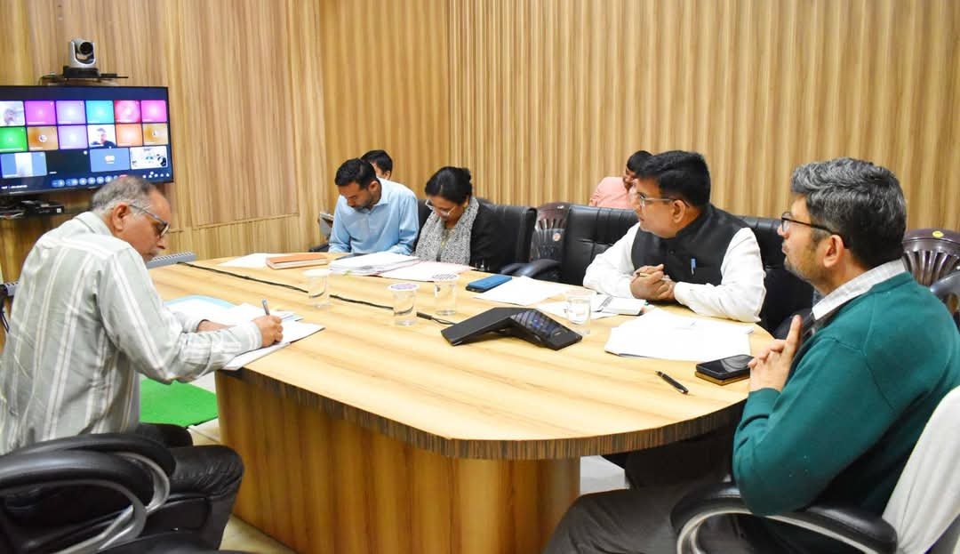 चमोली में डीएम ने की बीएसएनएल के विस्तार की समीक्षा