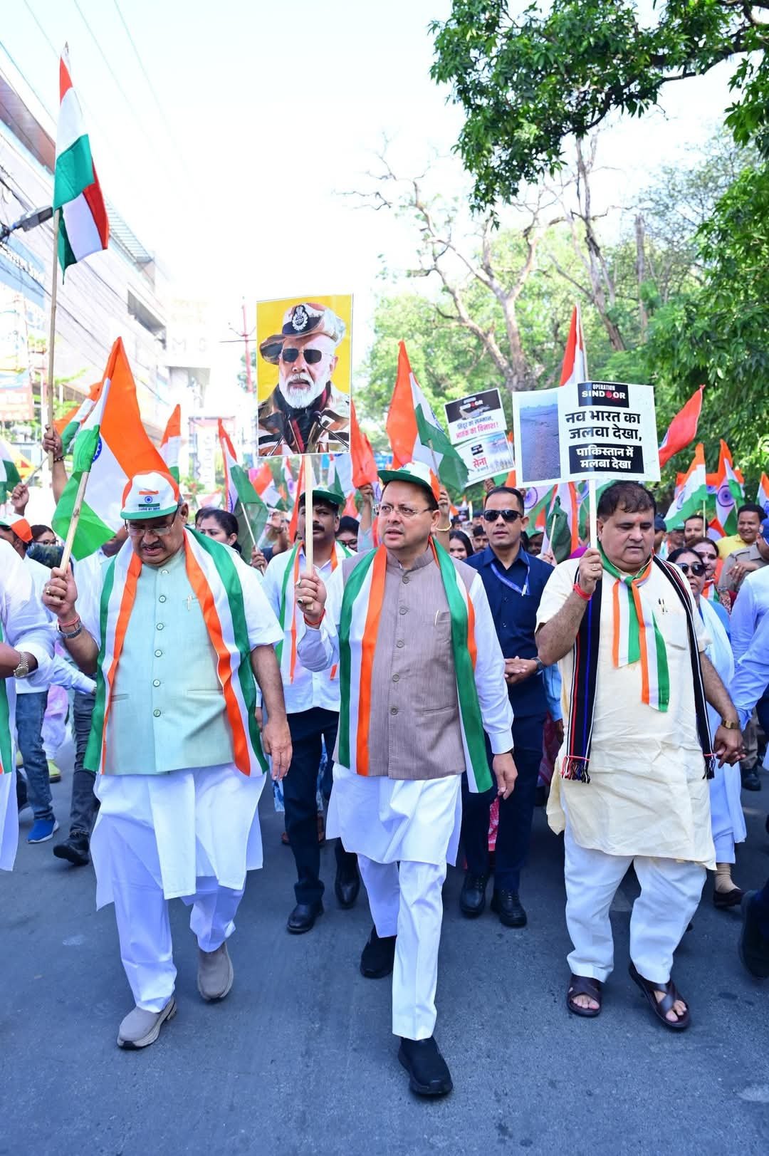 देहरादून में बीजेपी ने निकाली तिरंगा शौर्य यात्रा सीएम धामी भी हुए शामिल