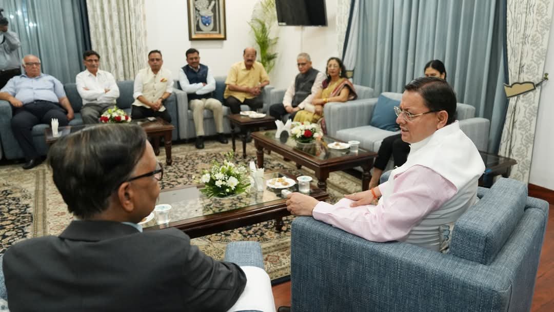 सीएम धामी ने किया 16 वें वित्त आयोग के अध्यक्ष का स्वागत