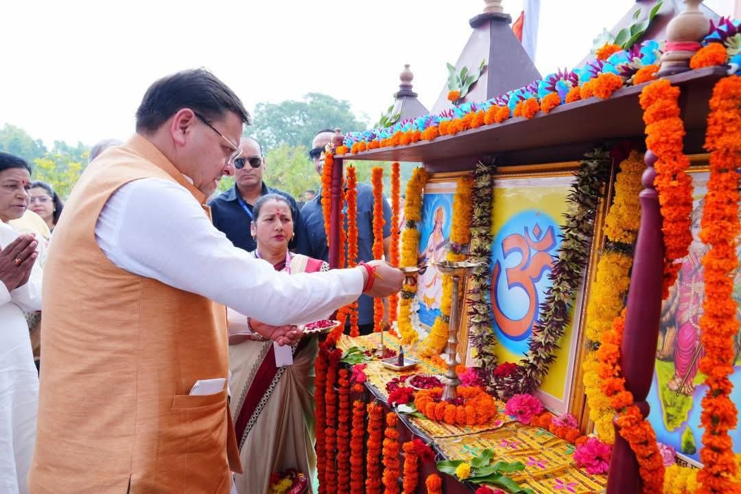 सीएम धामी ने देहरादून में सरस्वती विद्या मंदिर के हास्टल का किया शिलान्यास