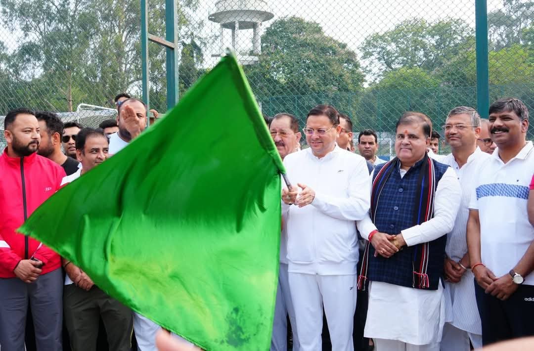 सीएम धामी ने अहिल्या स्मृति मैराथन को दिखाई हरी झंडी