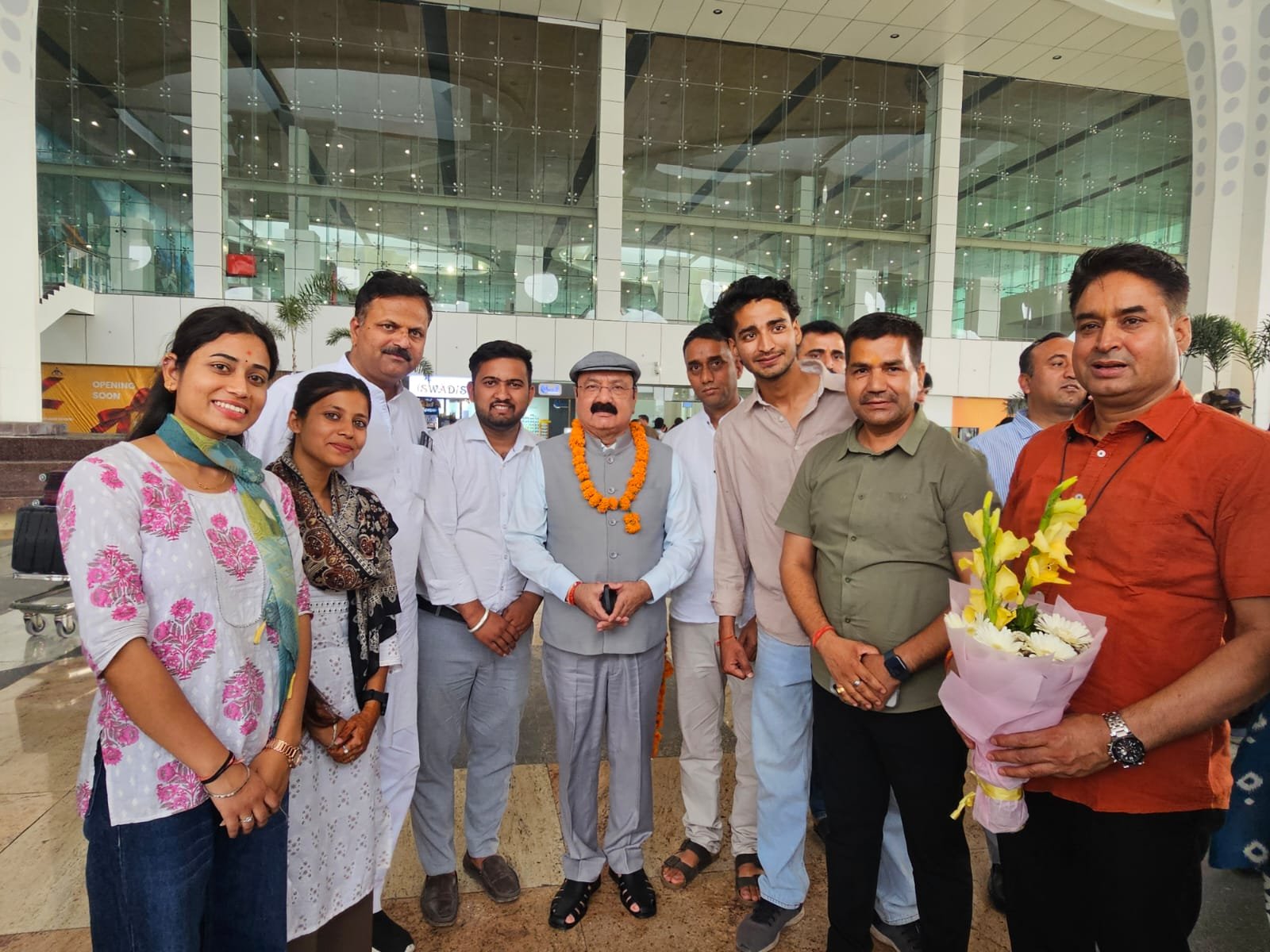 अमेठी से कांग्रेस सांसद किशोरी लाल शर्मा का जौलीग्रांट एयरपोर्ट पर स्वागत