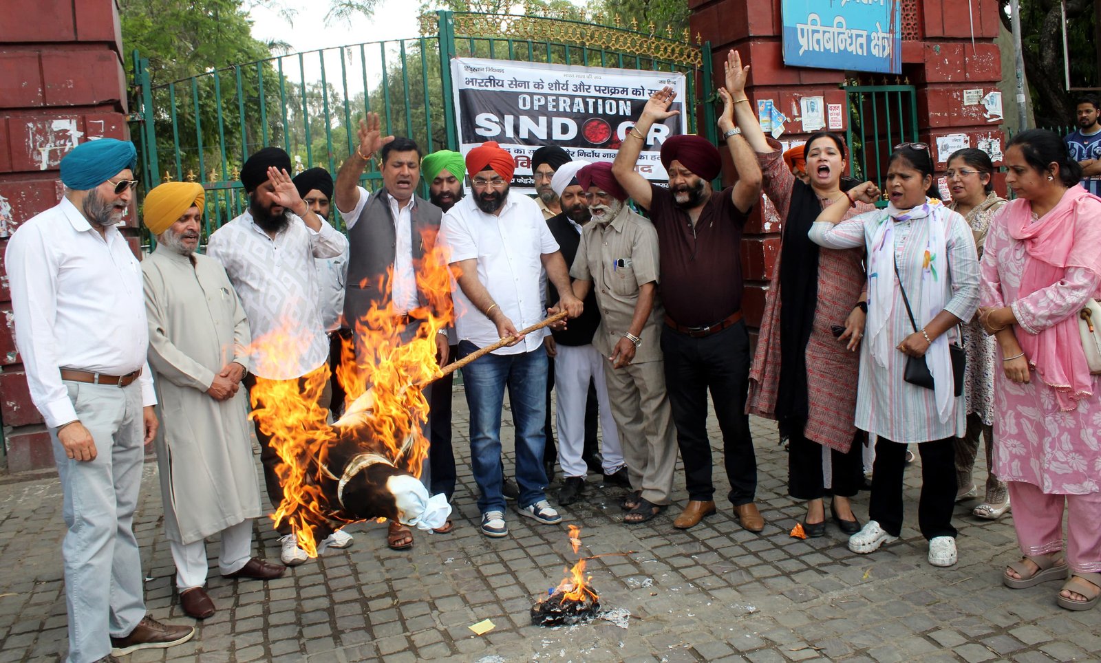 यूनाइटेड सिख फेडरेशन ने किया ऑपरेशन सिंदूर का स्वागत पाकिस्तान के खिलाफ जताया आक्रोश यूनाइटेड सिख फेडरेशन ने किया ऑपरेशन सिंदूर का स्वागत पाकिस्तान के खिलाफ जताया आक्रोश