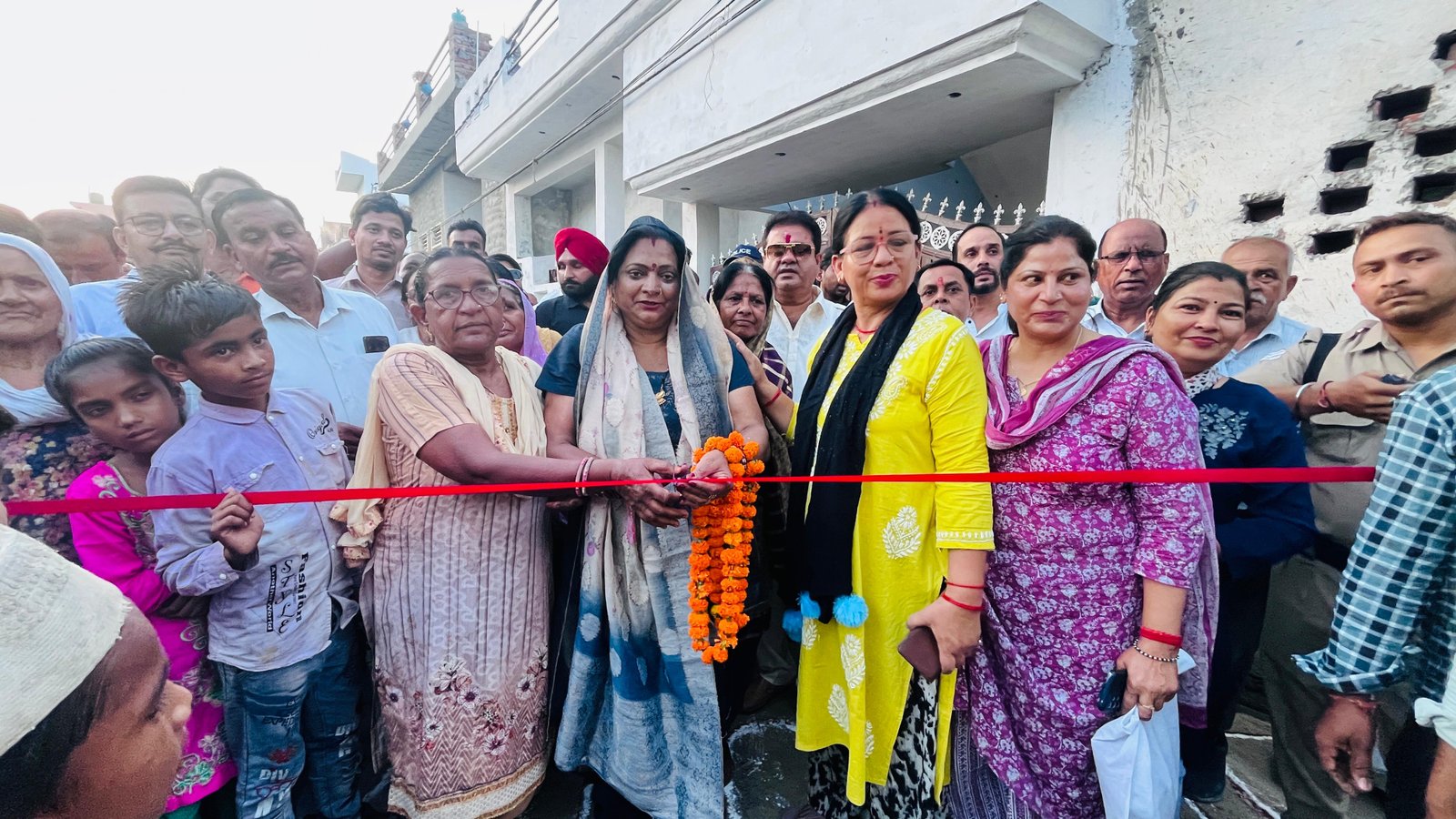 विधायक उमेश कुमार ने हल कर दी लोगों की 20 साल पुरानी समस्या