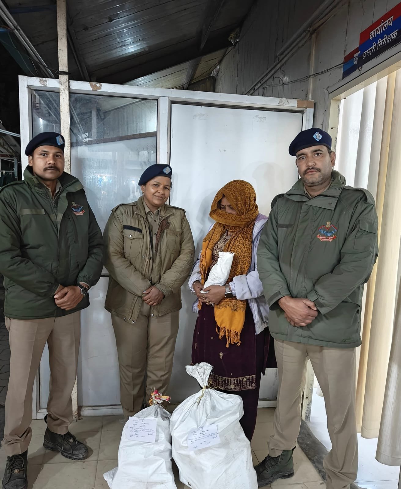 रुद्रप्रयाग पुलिस ने शराब तस्करी के आरोप में नेपाली महिला को किया गिरफ्तार