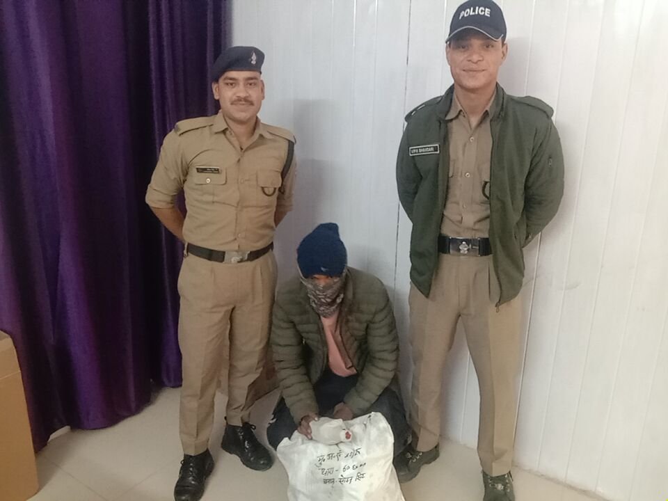 सोनप्रयाग पुलिस ने शराब तस्कर को किया गिरफ्तार