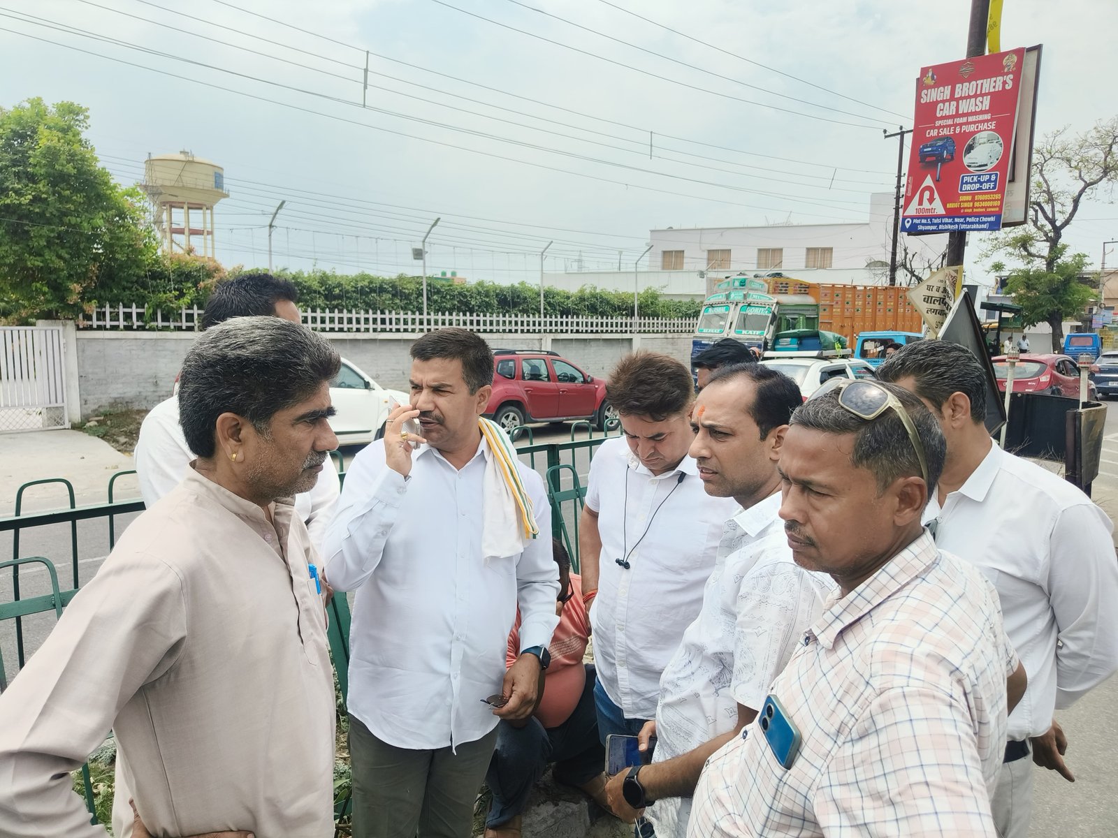 ऋषिकेश में डिवाइडर पर लग रही रेलिंग में गड़बड़झाला कांग्रेस ने उठाए सवाल