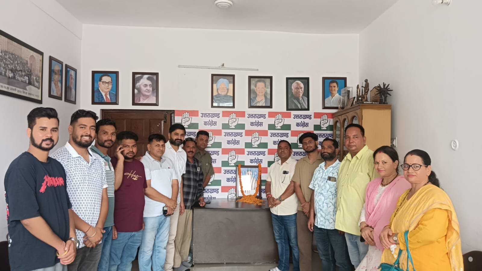 पुण्य तिथि पर डोईवाला कांग्रेस ने भारत रत्न राजीव गांधी को किया नमन