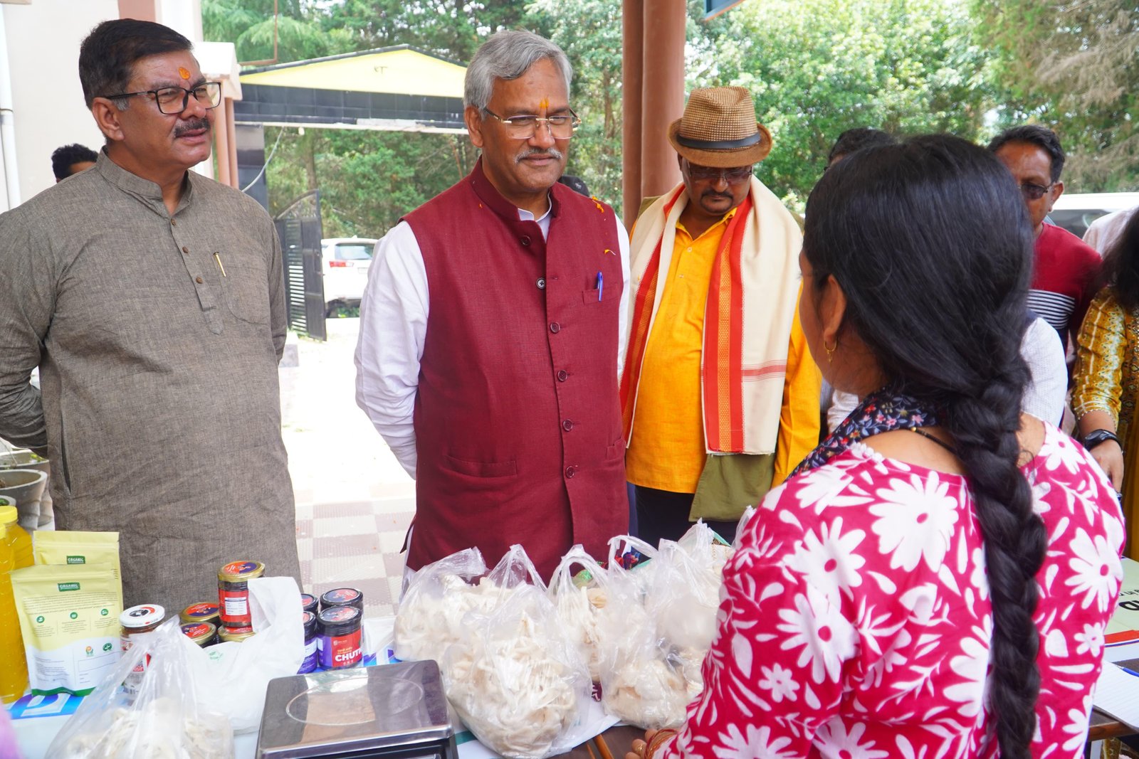 त्रिवेंद्र रावत ने किया अपने हाथों अपना विकास संवाद कार्यक्रम का उद्घाटन