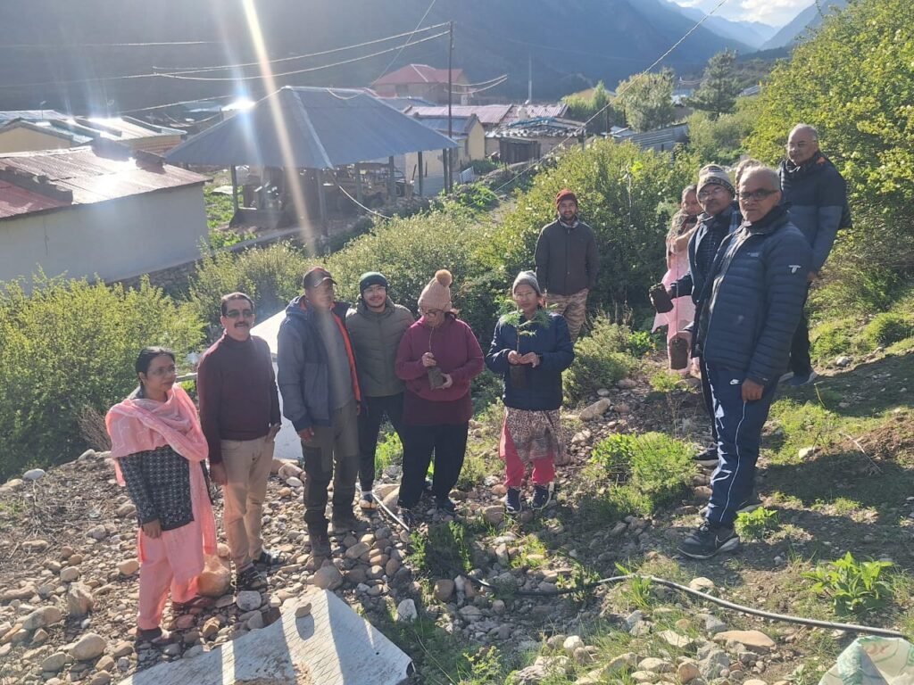 आदि कैलाश यात्रा के चौथे दल ने गुंजी में किया पौधरोपण