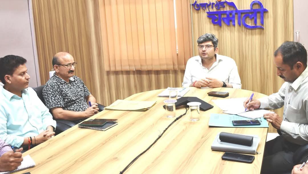 जोशीमठ में आपदा सुरक्षा को लेकर डीएम ने दिए निर्देश