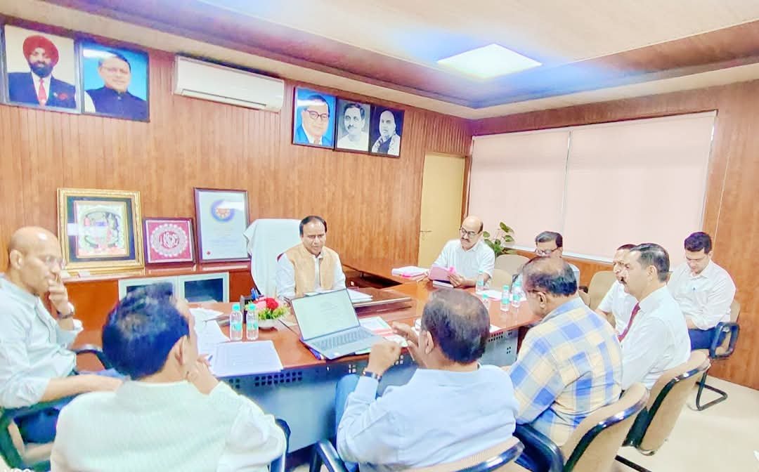 धन सिंह रावत ने ली उच्च शिक्षा विभाग की बैठक