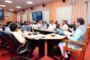 सीएम धामी ने उत्तराखंड में हेलीकॉप्टर सर्विस दे रहे ऑपरेटर्स को दी सख्त हिदायत