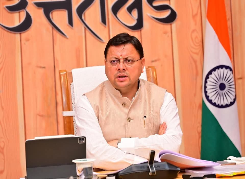 सीएम धामी ने की बीमारी से जूझ रहे चमोली के आशीष थपलियाल की मदद