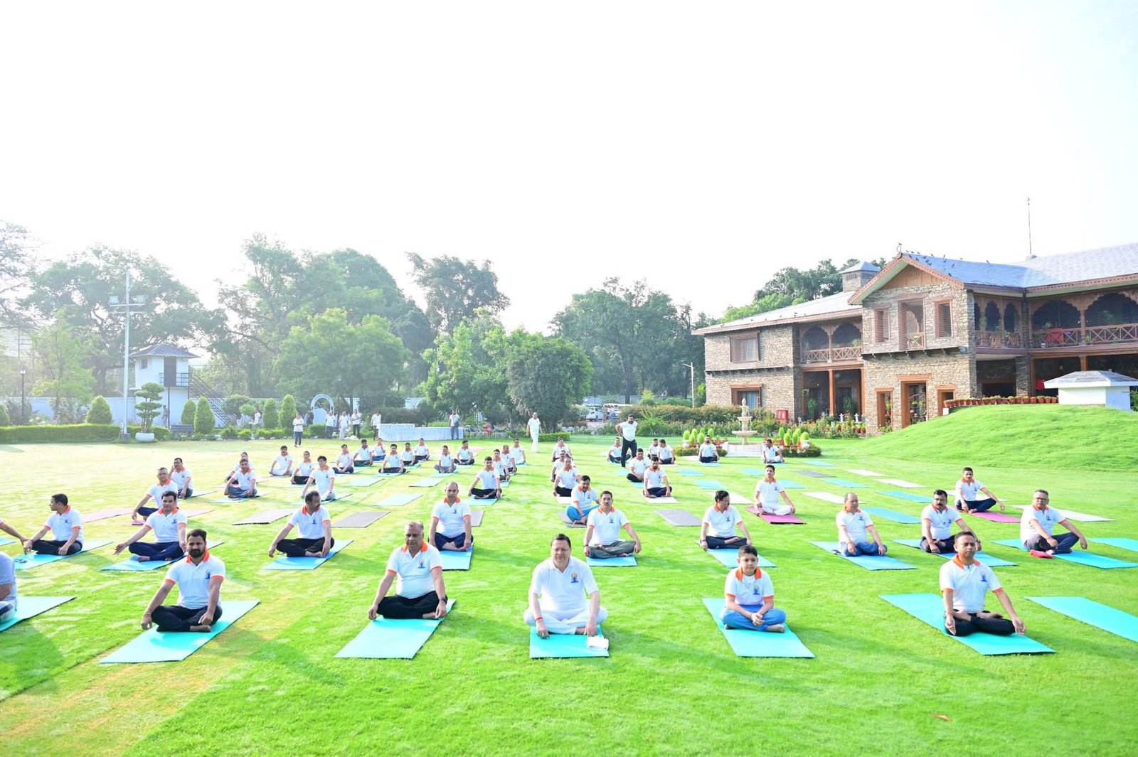 देहरादून में सीएम आवास पर किया गया योगाभ्यास