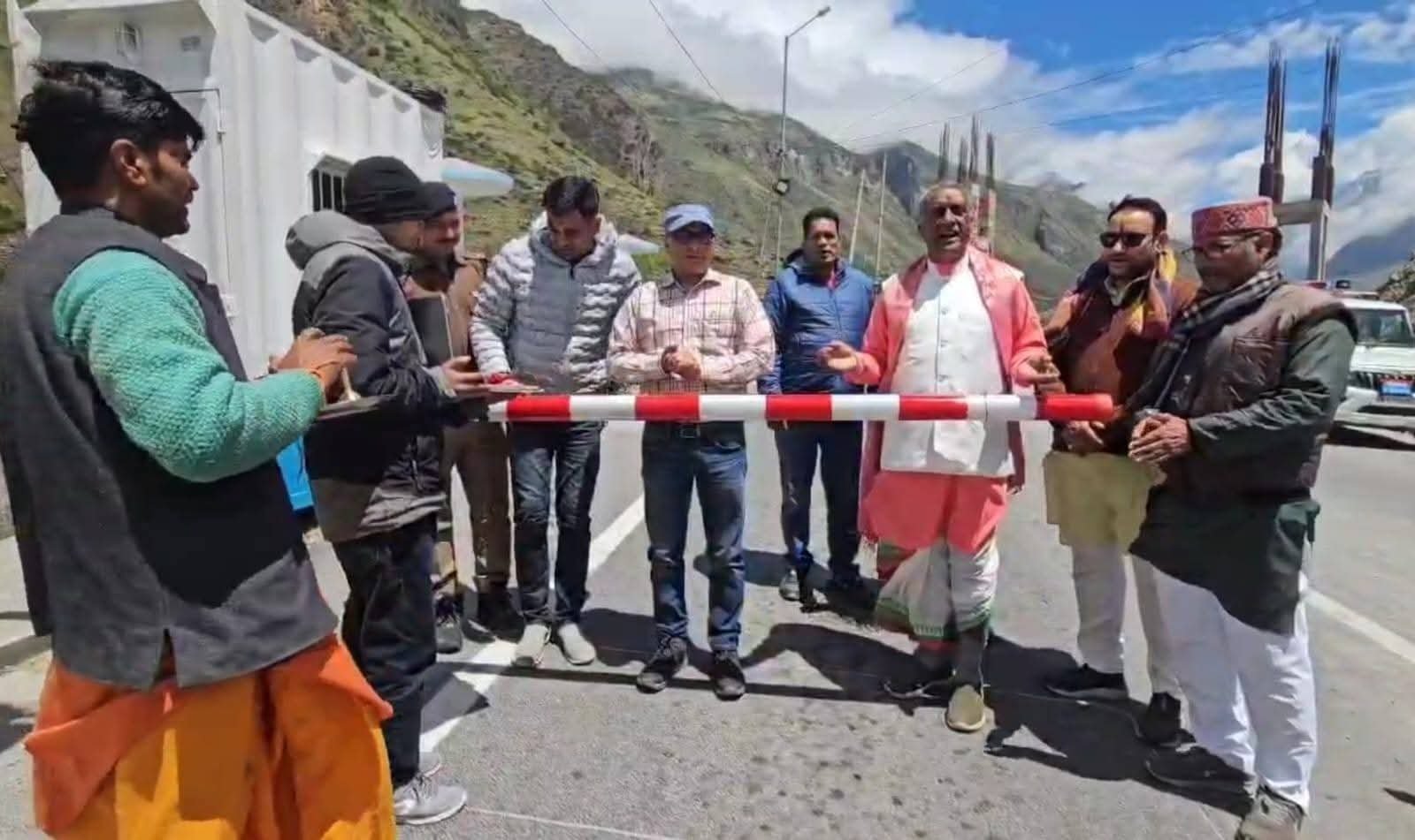 बदरीनाथ में ईको टूरिज्म फीस फास्ट टैग से लेने की शुरुआत ट