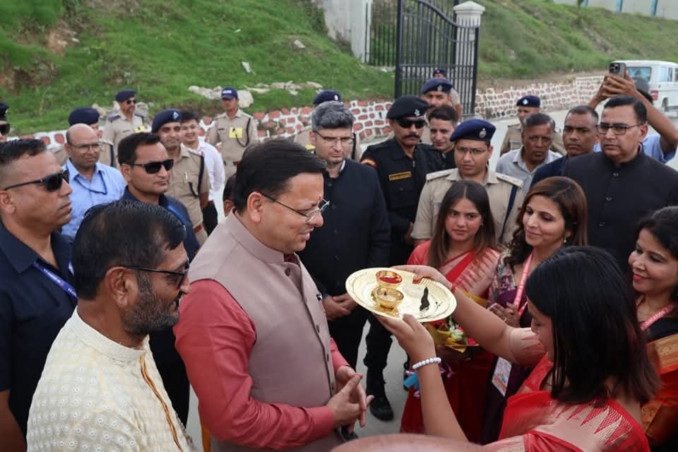 योग दिवस‌ के लिए भराड़ीसैंण पहुंचे सीएम धामी