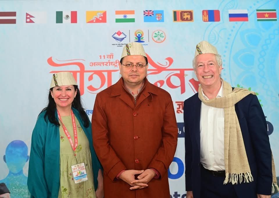 सीएम धामी ने भराड़ीसैंण में विदेशी मेहमानों का किया स्वागत