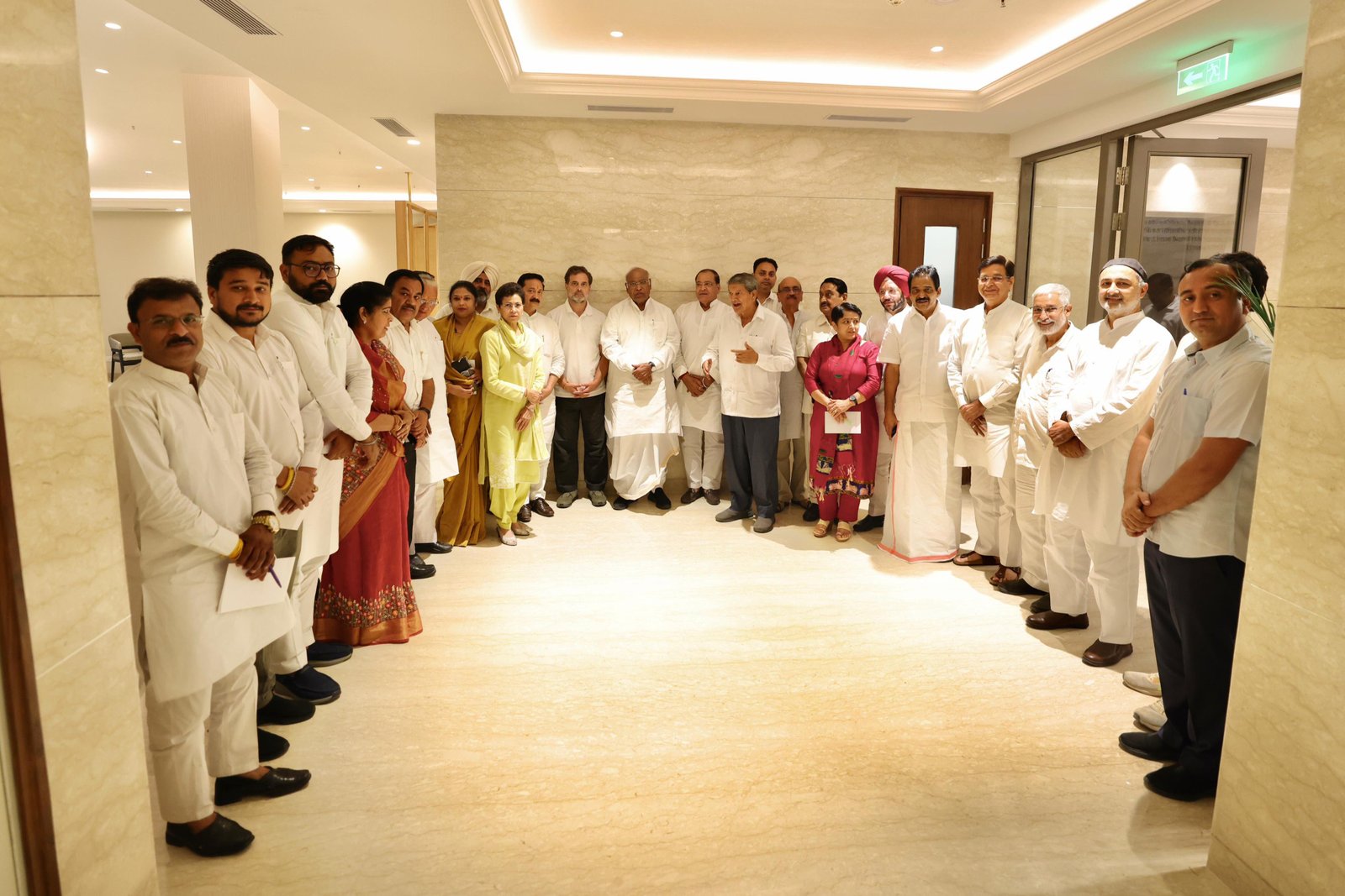 दिल्ली में उत्तराखंड कांग्रेस की बैठक आलाकमान ने पढ़ाया अनुशासन का पाठ बयानबाजी से बाज आने की नसीहत