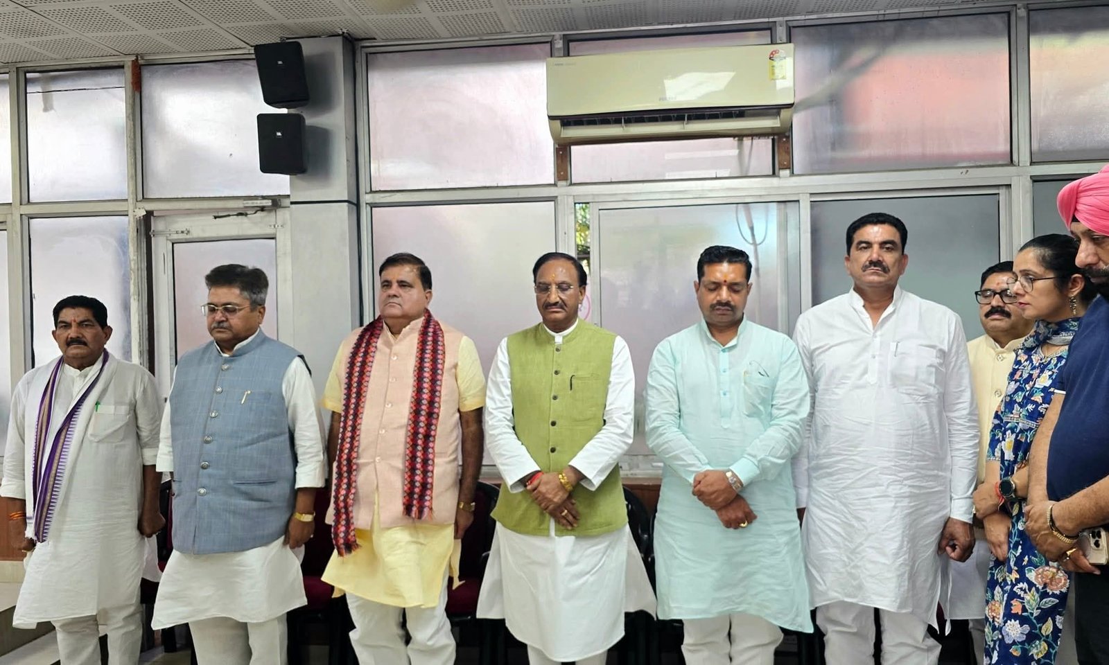 अहमदाबाद विमान हादसे में मारे गए लोगों को बीजेपी ने दी श्रद्धांजलि