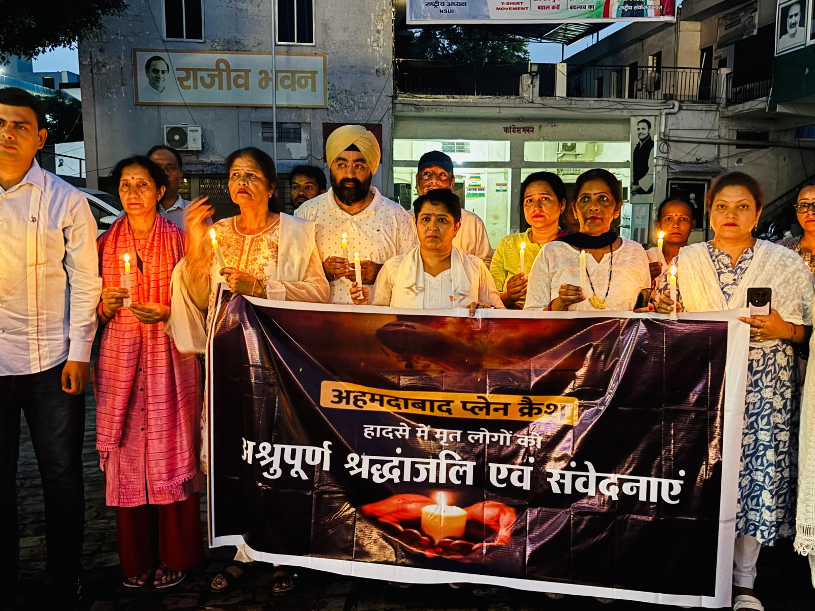 अहमदाबाद प्लेन हादसे में मारे गए लोगों को कांग्रेस ने दी श्रद्धांजलि ज्योति रौतेला बोलीं निष्पक्ष जांच कर दोषियों पर कार्रवाई करें सरकार
